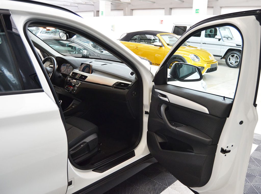 BMW X1 sDrive18d Business Automatica - Led - Navi ** - 4
