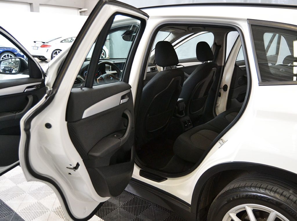 BMW X1 sDrive18d Business Automatica - Led - Navi ** - 3
