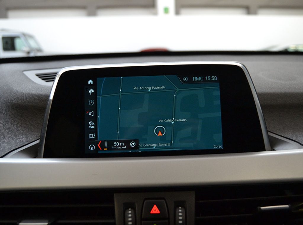 BMW X1 sDrive18d Business Automatica - Led - Navi ** - 7