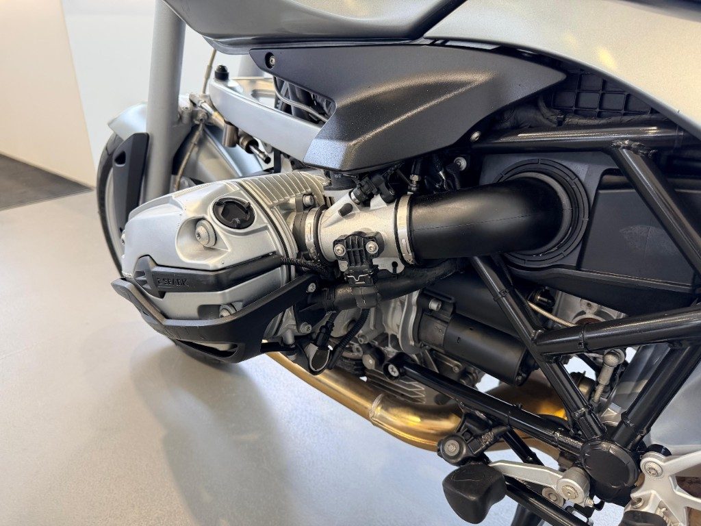 BMW R 1200 R anno 2007 - 8
