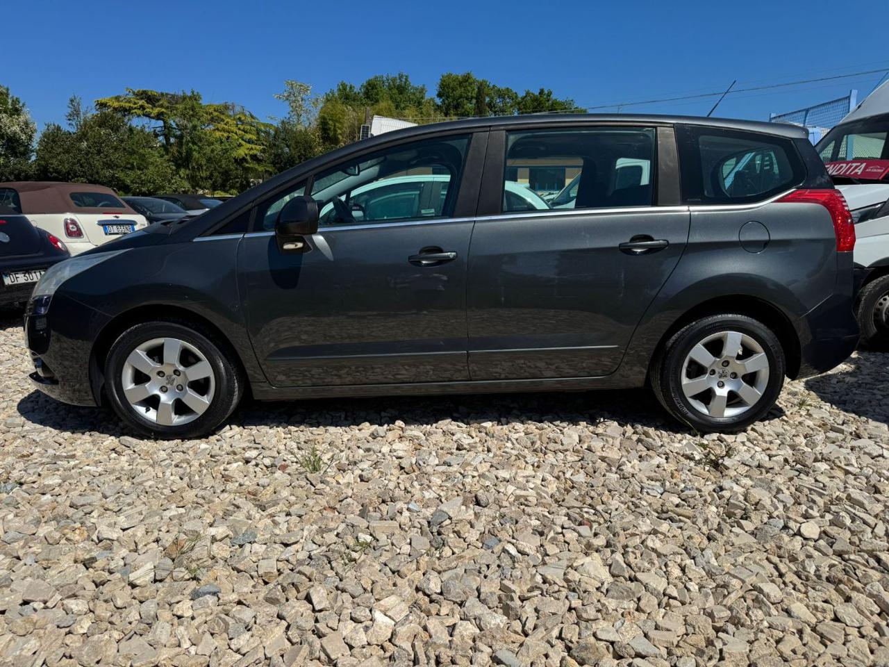 PEUGEOT 5008 1.6 HDi 112CV Business - 4
