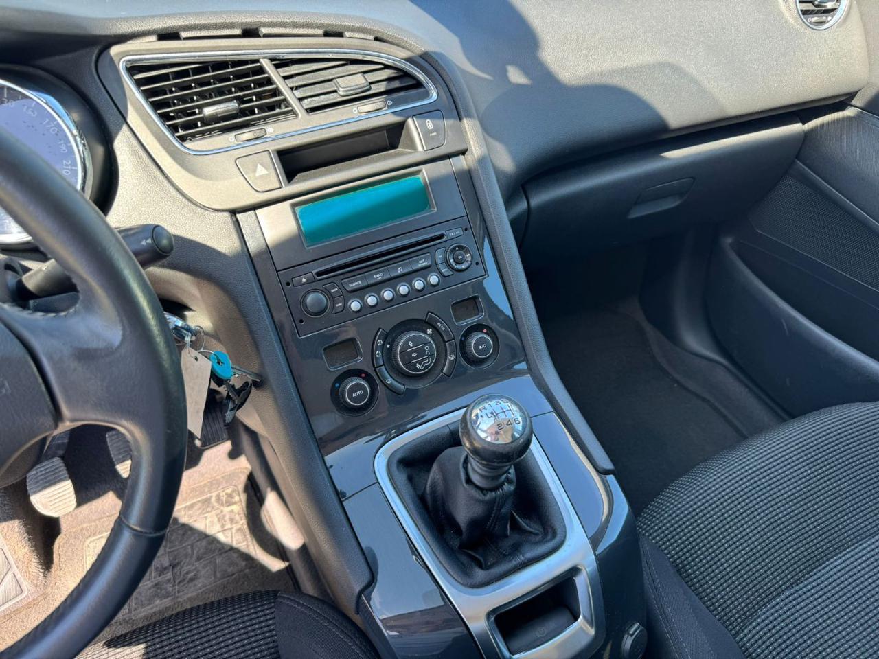 PEUGEOT 5008 1.6 HDi 112CV Business - 10