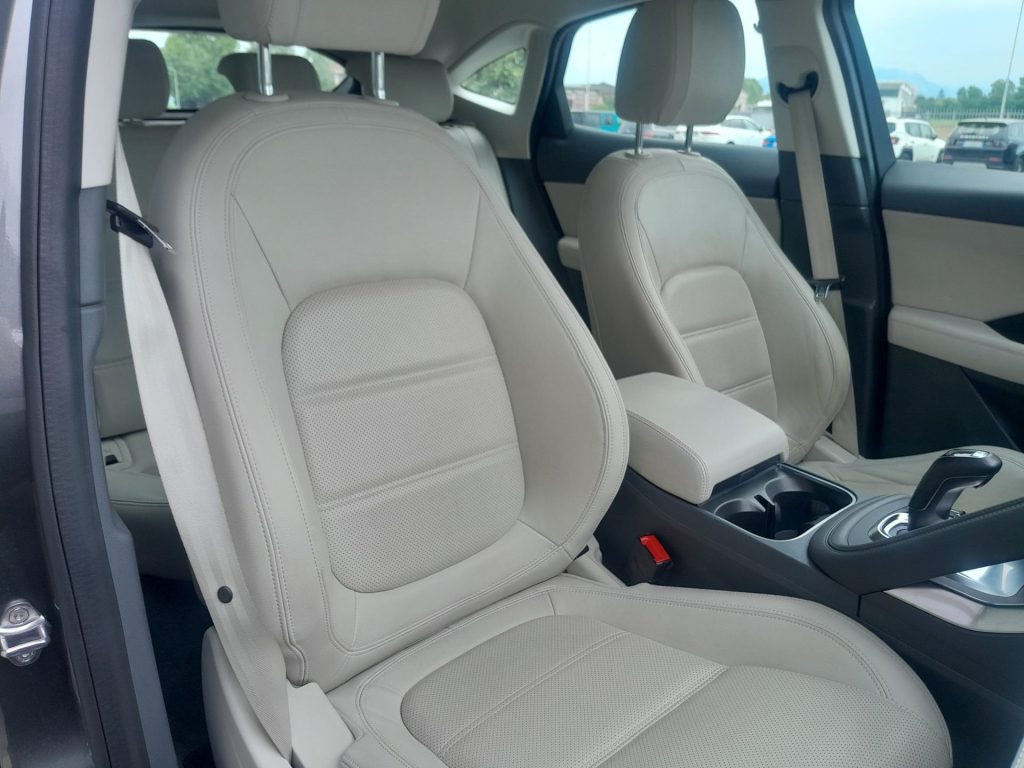 JAGUAR E-Pace 2.0D i4 150cv S - 16
