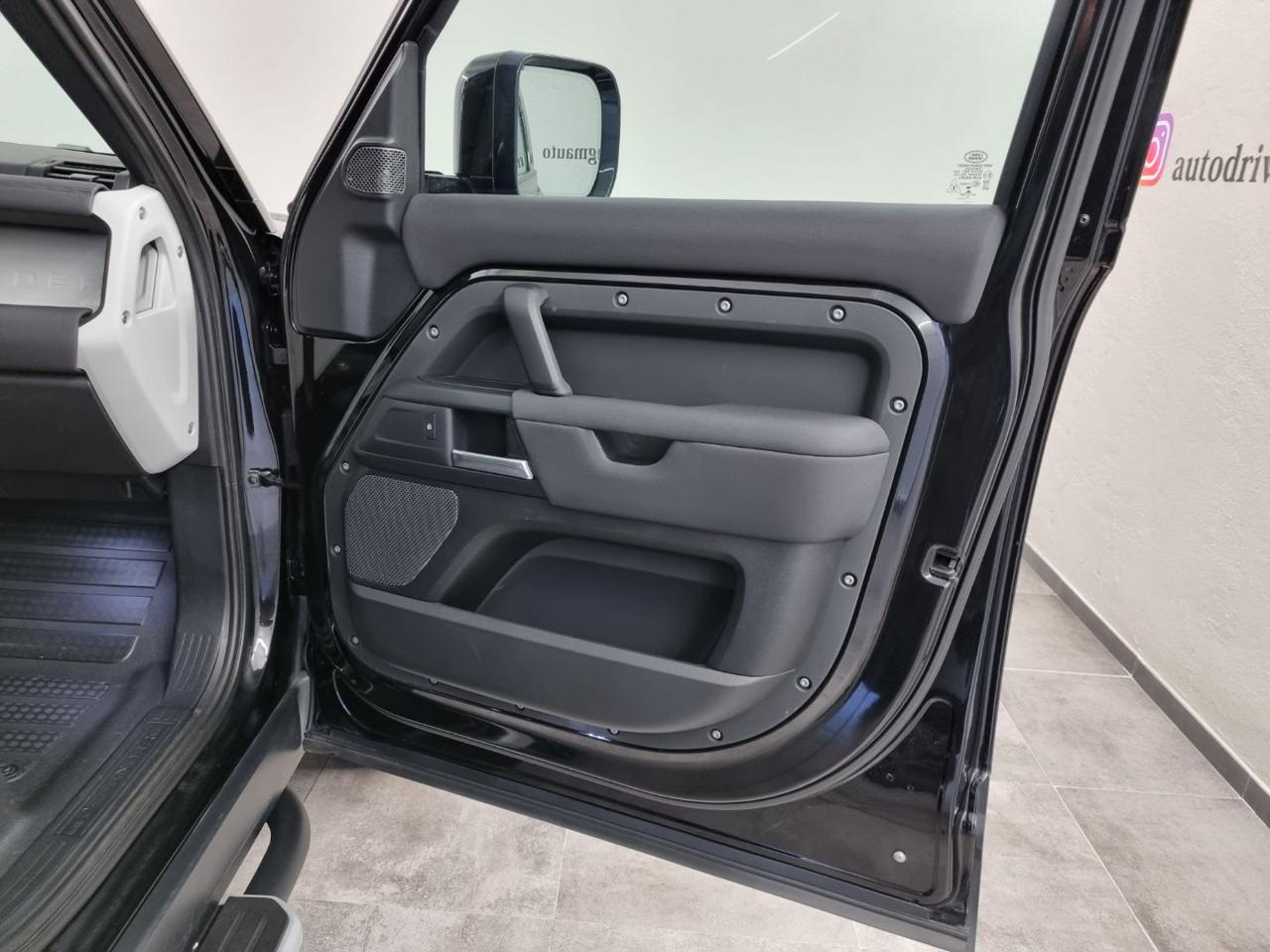 LAND ROVER Defender 110 2.0 SD4 240CV AWD Auto - 27