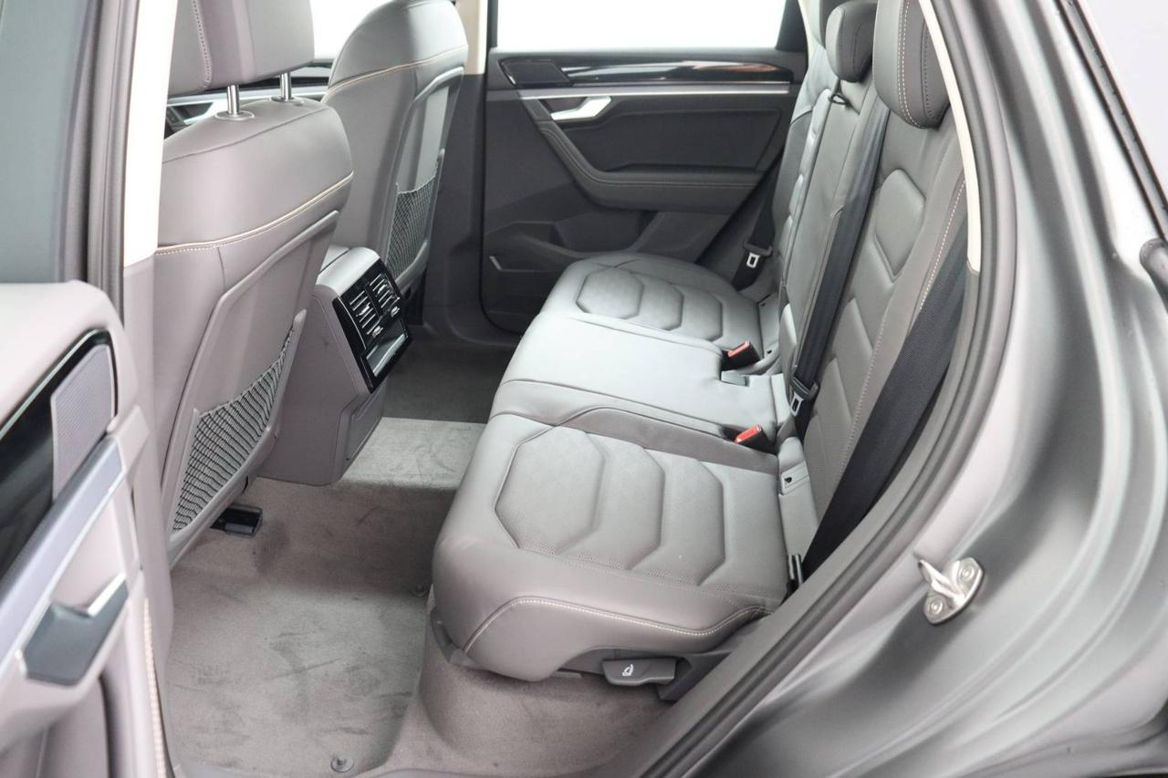 VOLKSWAGEN Touareg 3.0 V6 TDI SCR 210kW R-Line Final Edit - 15