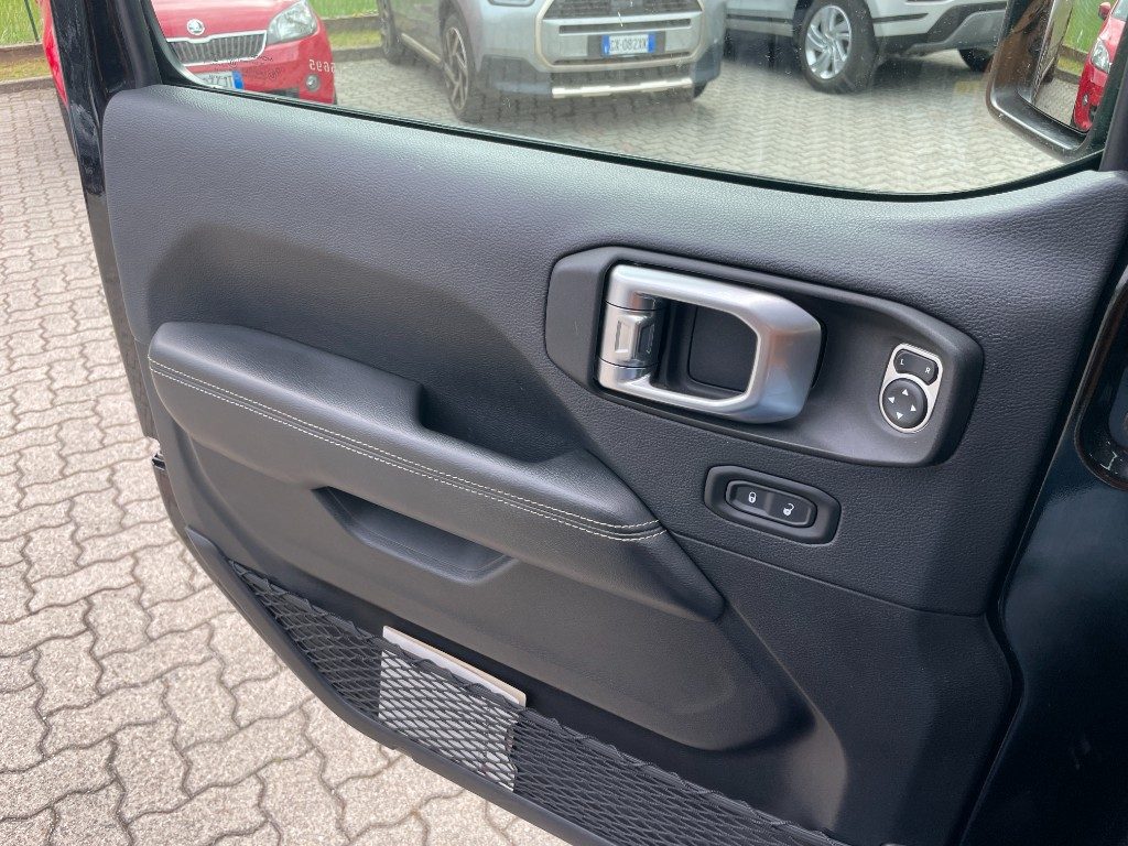 JEEP Wrangler Unlimited 2.2 Mjt II Sahara SOLO 63.500KM! - 24