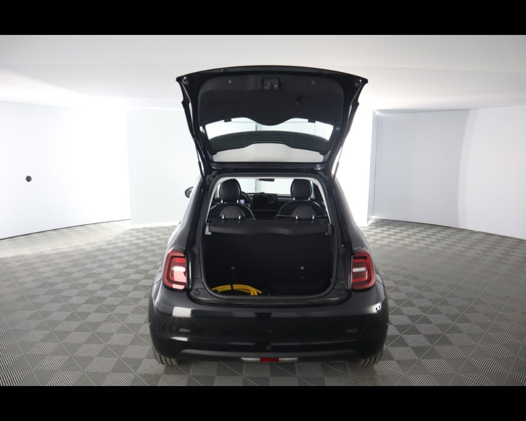 FIAT 500e Hatchback MY25- - 320 Berlina + Pack Tech - 19