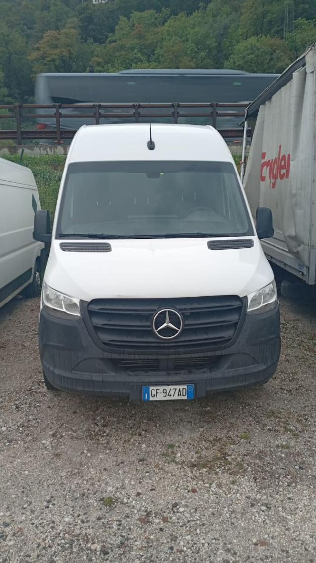 MERCEDES-BENZ  Bianco pastello