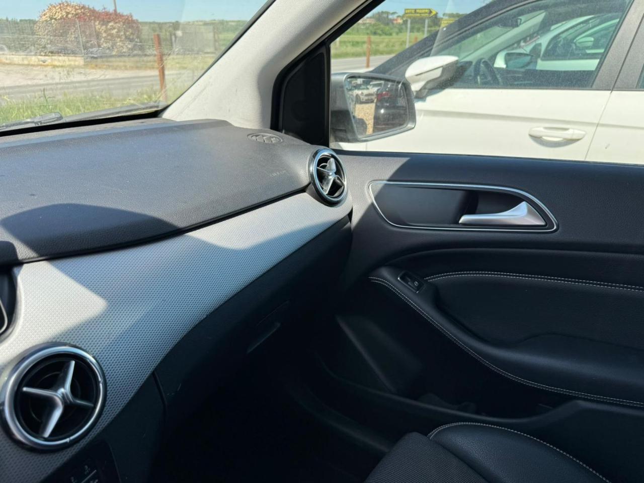 MERCEDES-BENZ B 180 d Business - 10