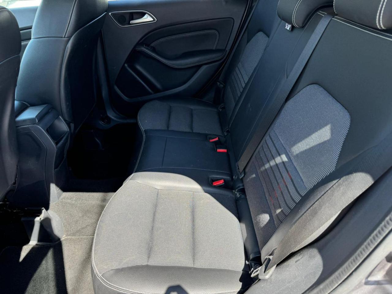 MERCEDES-BENZ B 180 d Business - 12