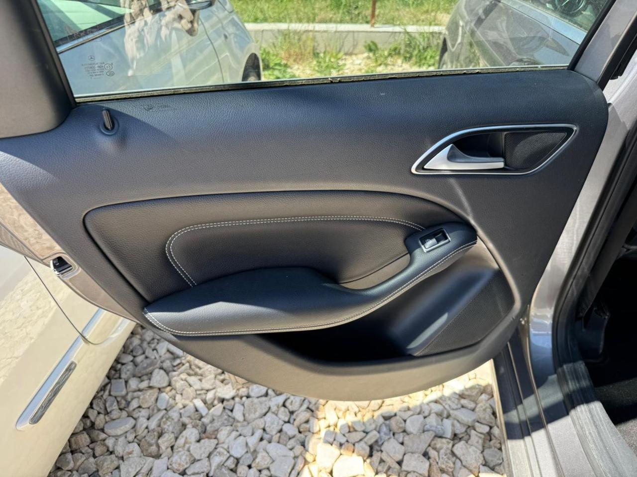 MERCEDES-BENZ B 180 d Business - 11