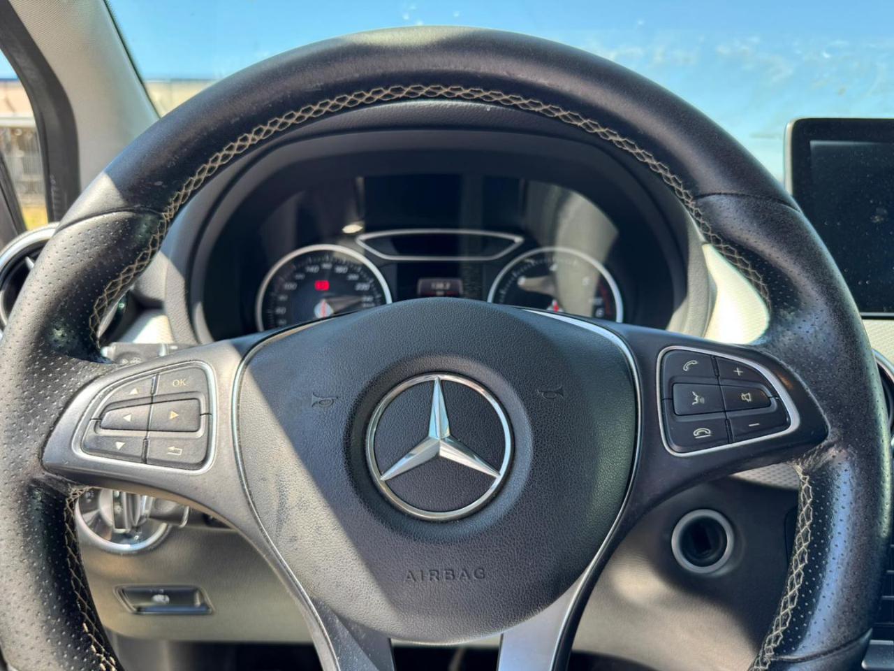 MERCEDES-BENZ B 180 d Business - 8