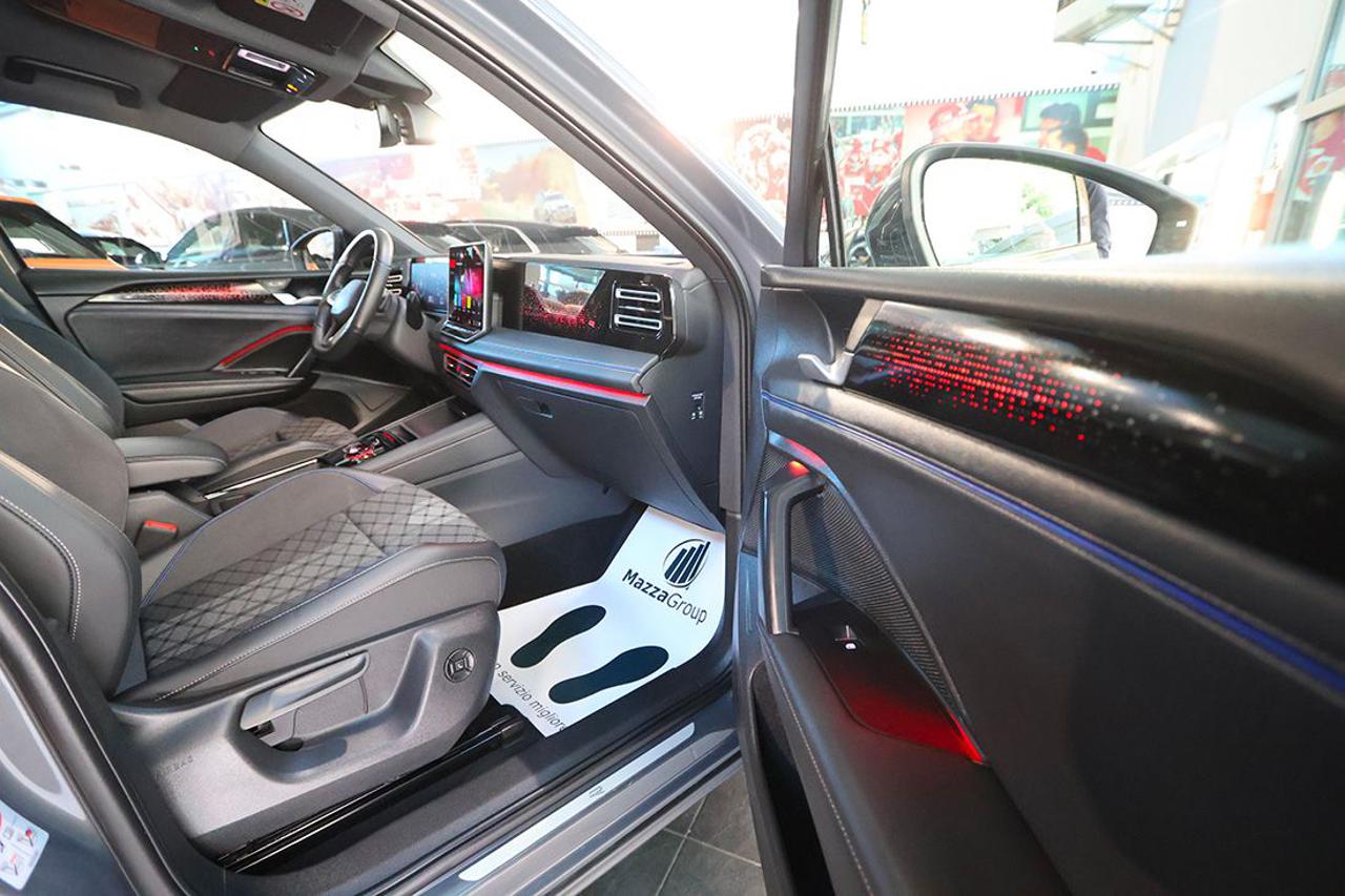 VOLKSWAGEN Tiguan 2.0 TDI 150cv DSG R-Line - 40