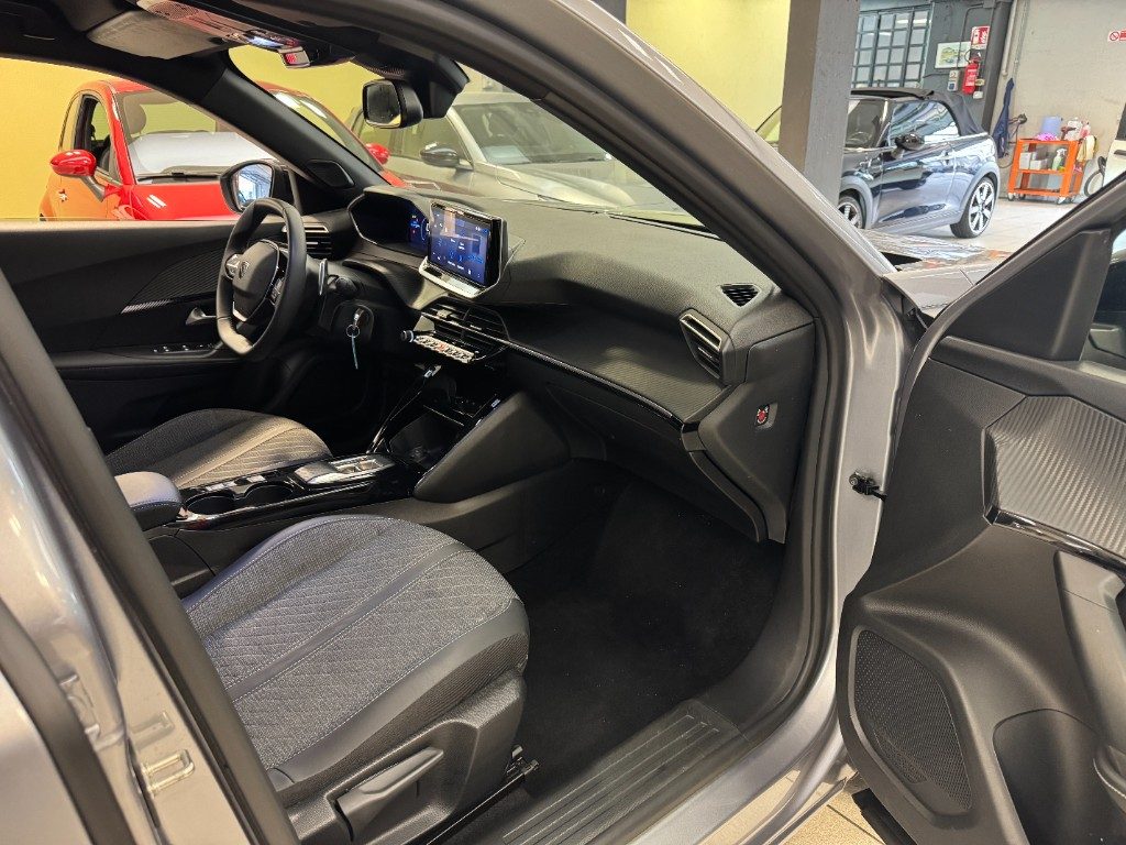PEUGEOT 2008 Hybrid 145 e-DCS6 Allure PROMO! - 8