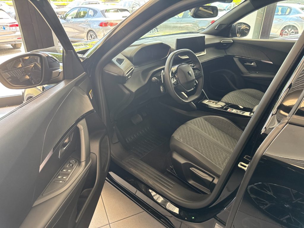 PEUGEOT 2008 Hybrid 145 e-DCS6 Allure PROMO! - 11