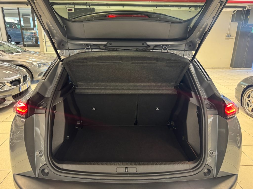 PEUGEOT 2008 Hybrid 145 e-DCS6 Allure PROMO! - 9