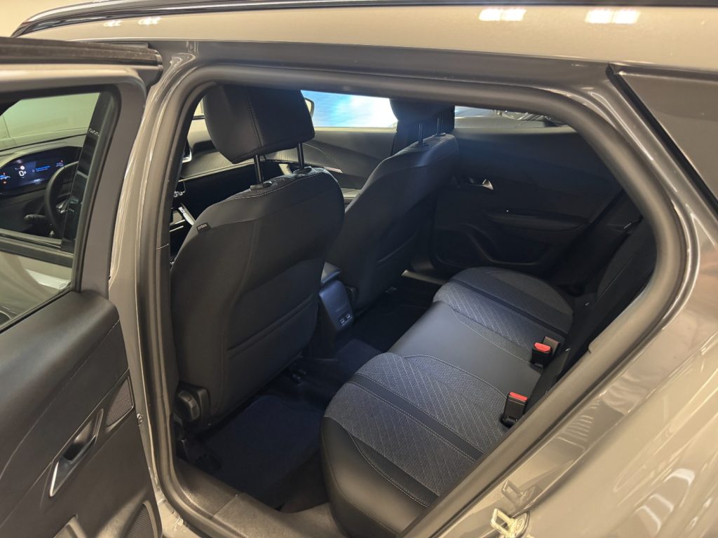 PEUGEOT 2008 Hybrid 145 e-DCS6 Allure PROMO! - 10