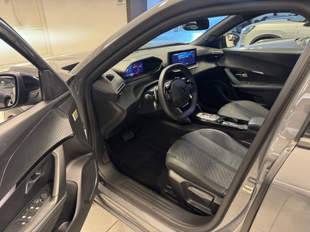 PEUGEOT 2008 Hybrid 145 e-DCS6 Allure PROMO! - 11