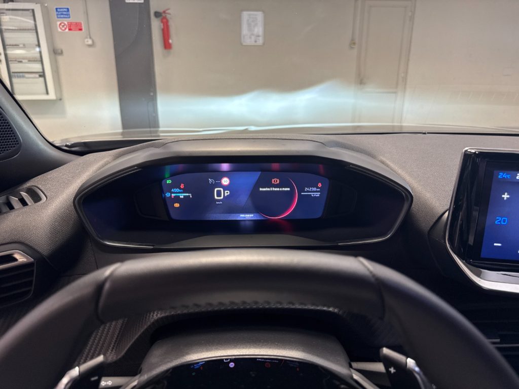 PEUGEOT 2008 Hybrid 145 e-DCS6 Allure PROMO! - 12