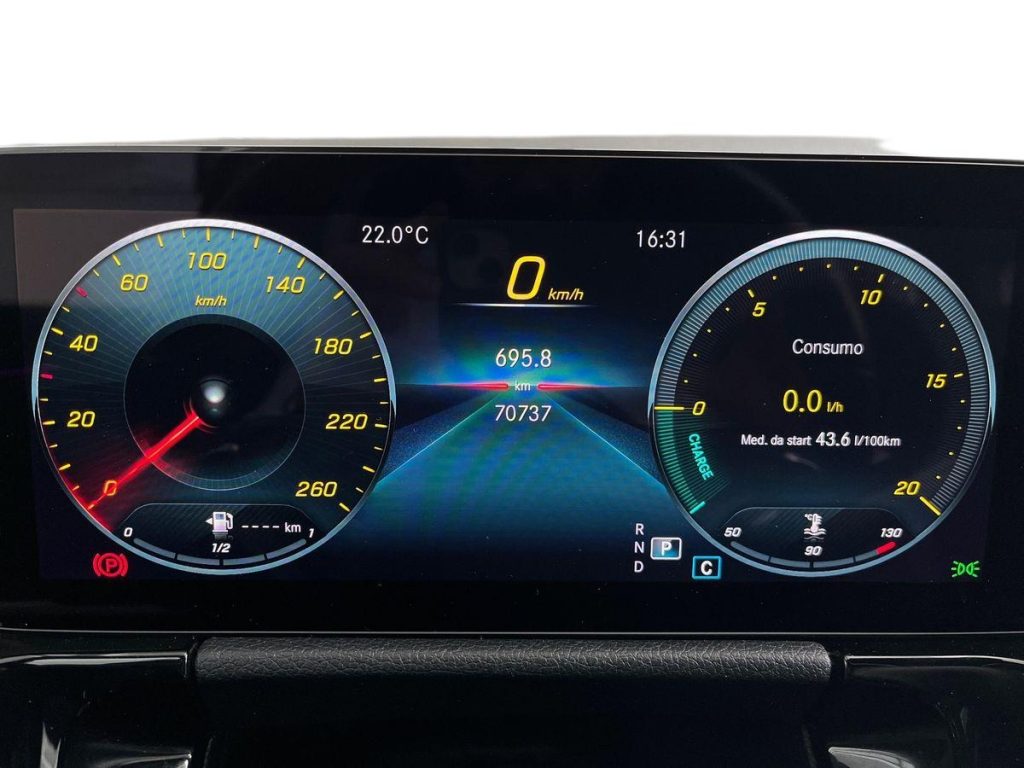 MERCEDES-BENZ GLA 200 d Automatic Premium - 8