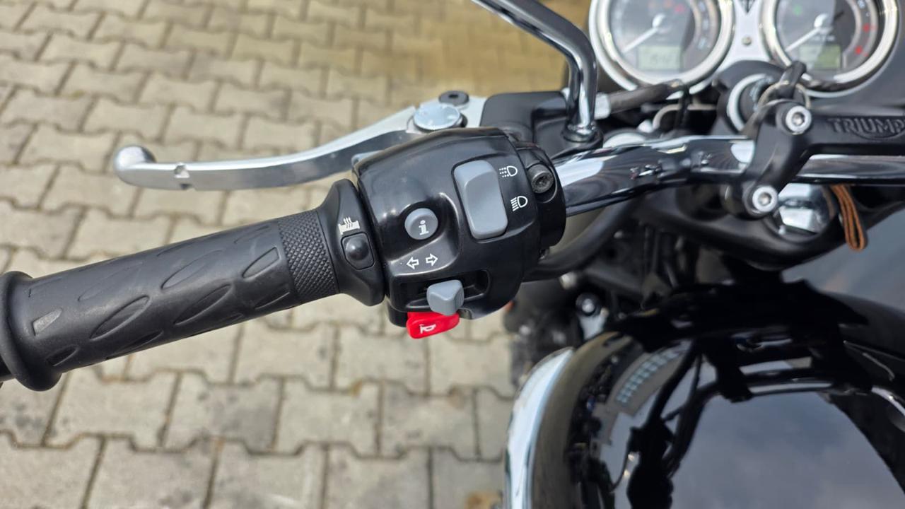 TRIUMPH Bonneville T120 ABS - 15