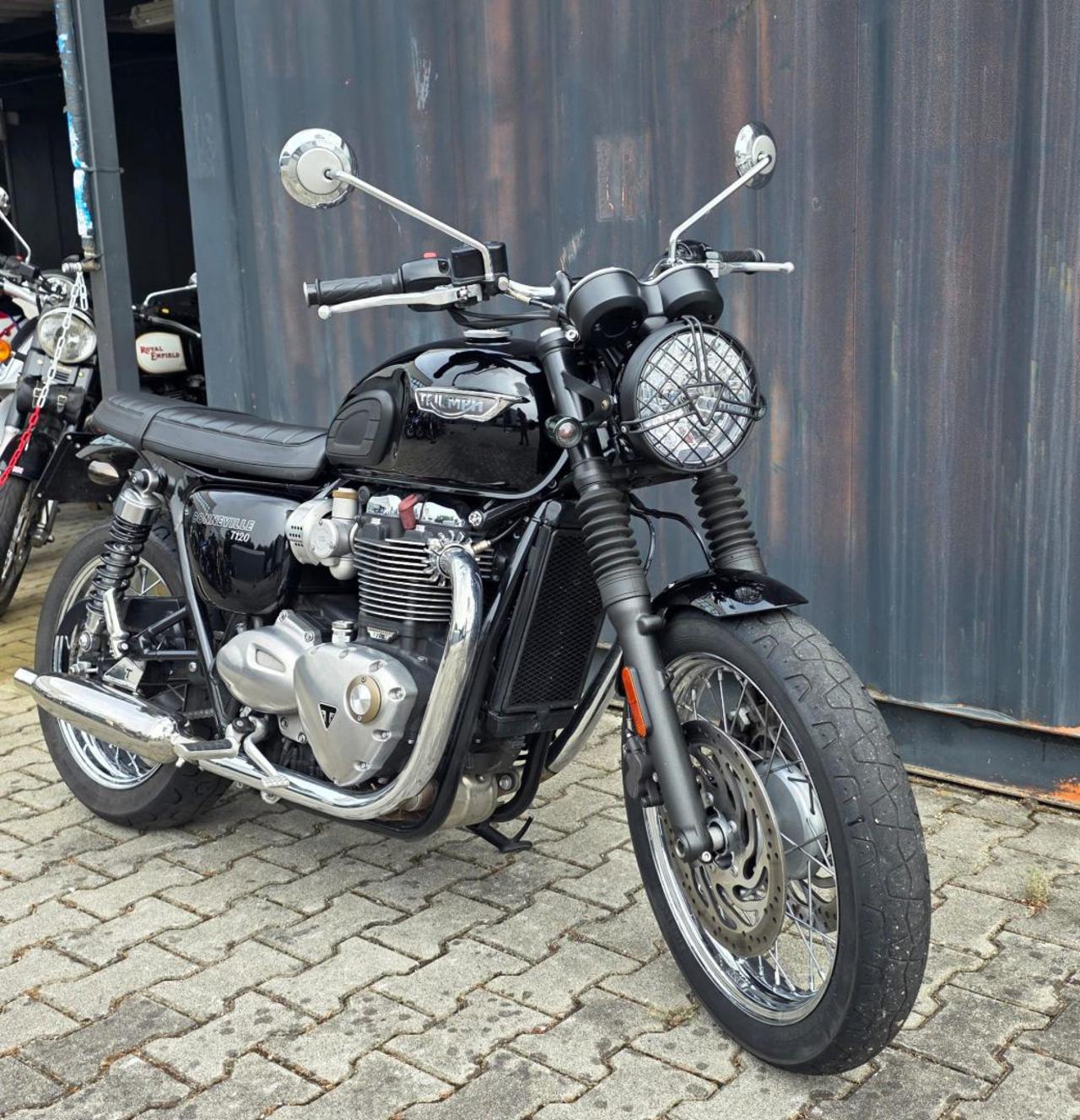 TRIUMPH Bonneville T120 ABS - 3