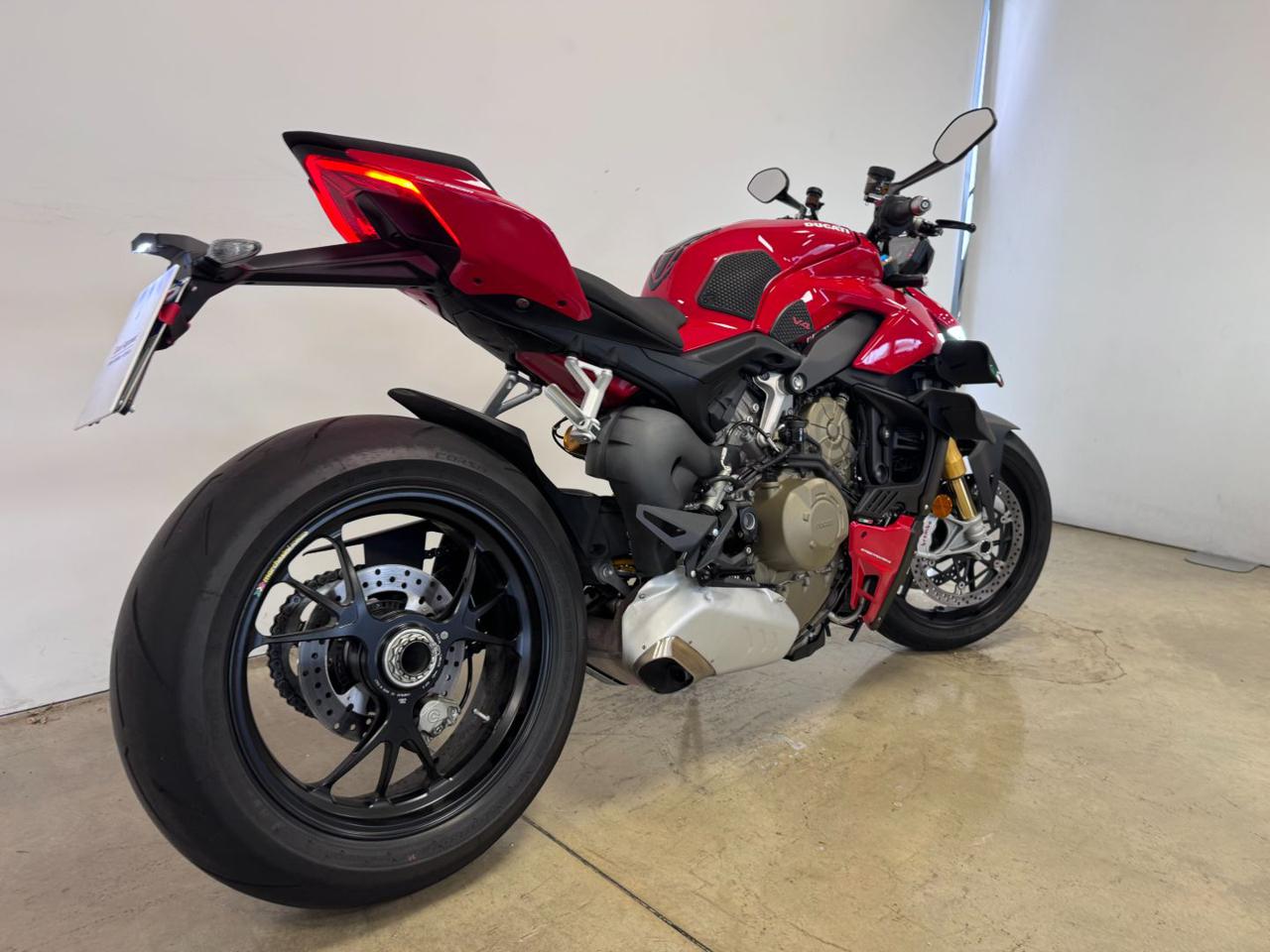 DUCATI Streetfighter V4 V4S RED 2021 - 7