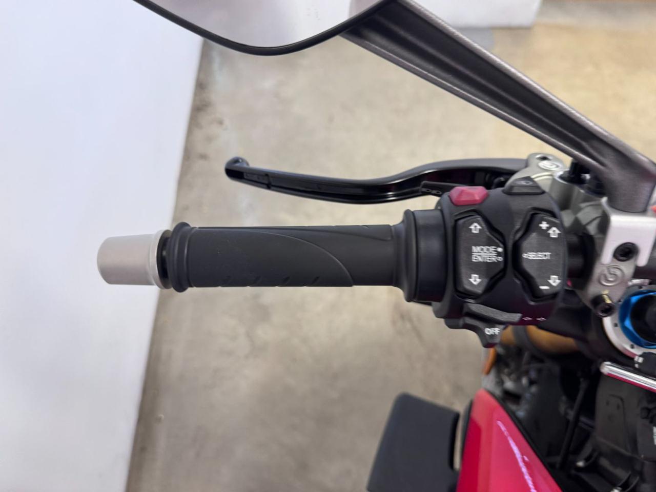 DUCATI Streetfighter V4 V4S RED 2021 - 13