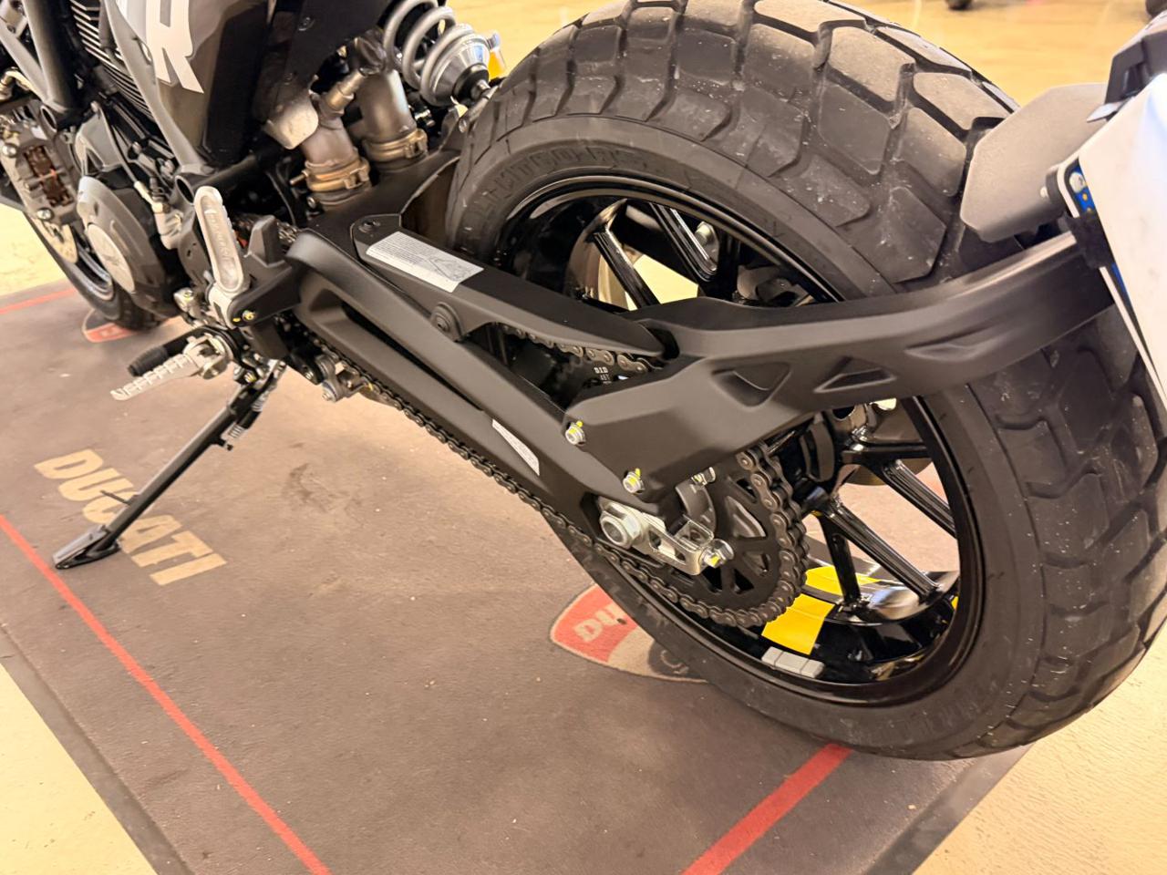 DUCATI Scrambler 800 ICON YELLOW - 8