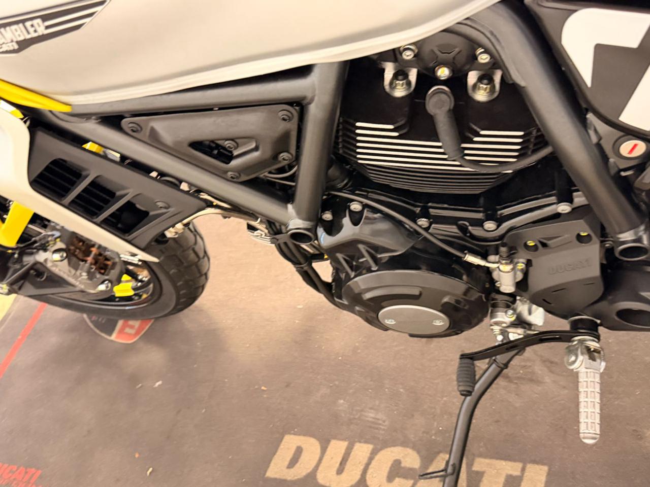 DUCATI Scrambler 800 ICON YELLOW - 9