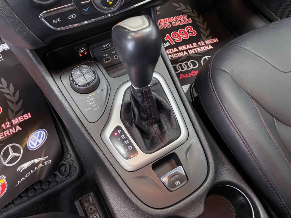 JEEP Cherokee 3.2 V6 PENTASTAR TRAILHAWK 4WD ACTIVE DRIVE LOCK A - 29