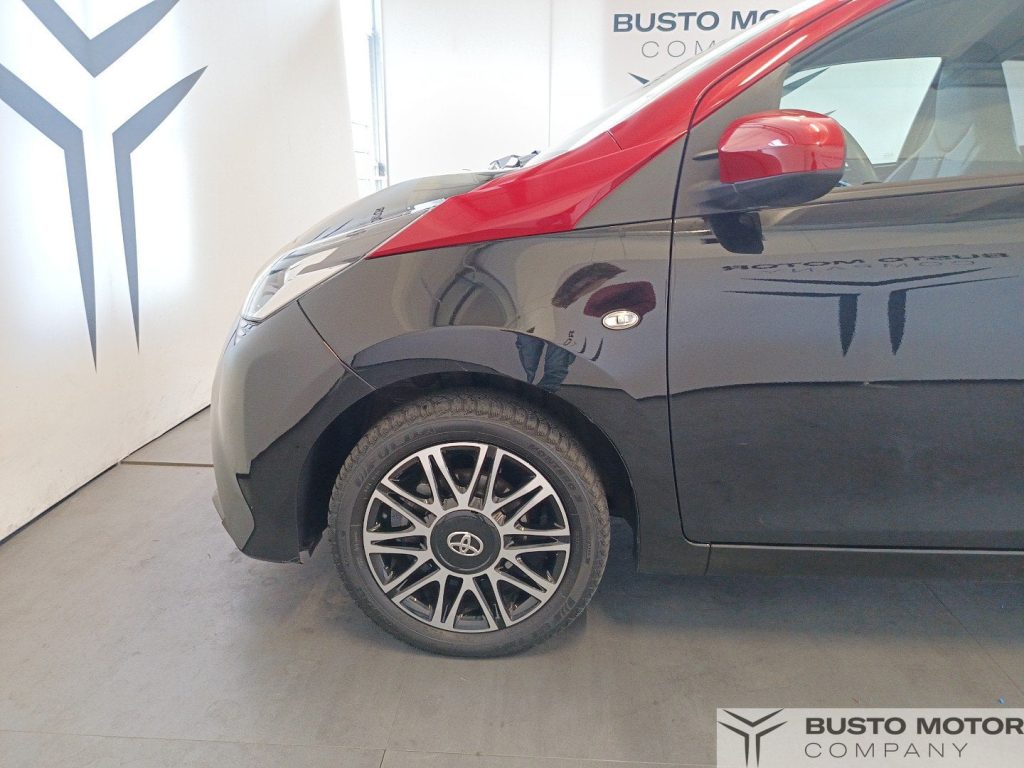 TOYOTA Aygo Aygo 5p 1.0 x-play 72cv - 7