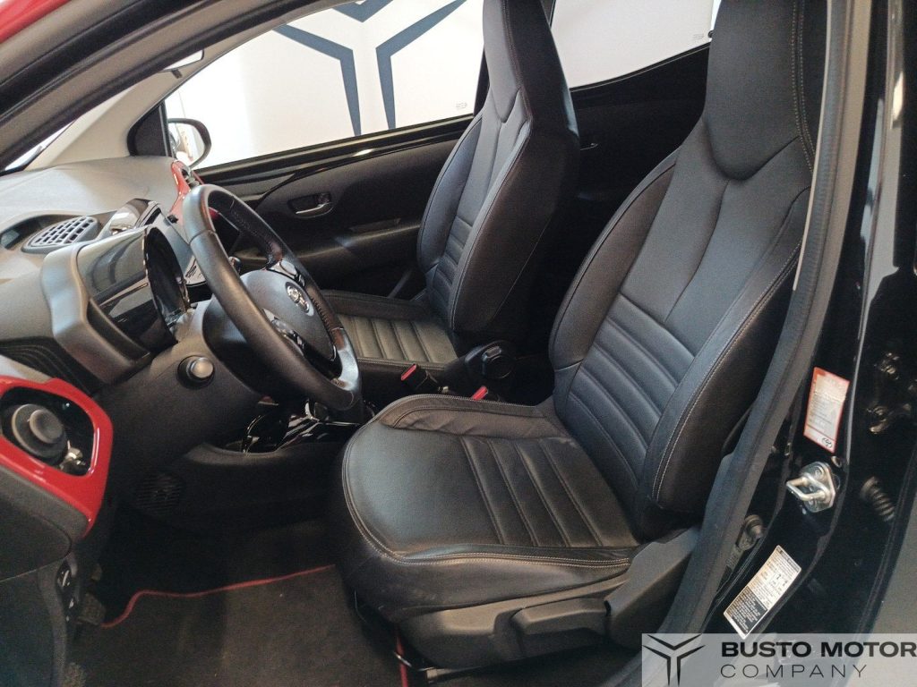 TOYOTA Aygo Aygo 5p 1.0 x-play 72cv - 8