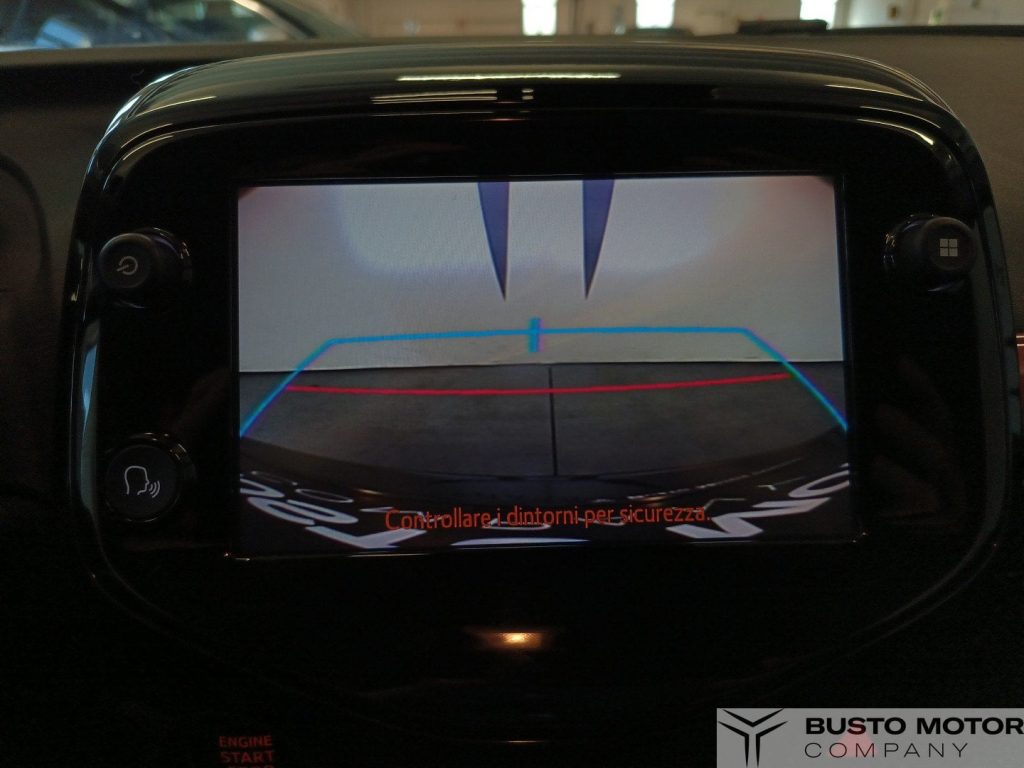 TOYOTA Aygo Aygo 5p 1.0 x-play 72cv - 17