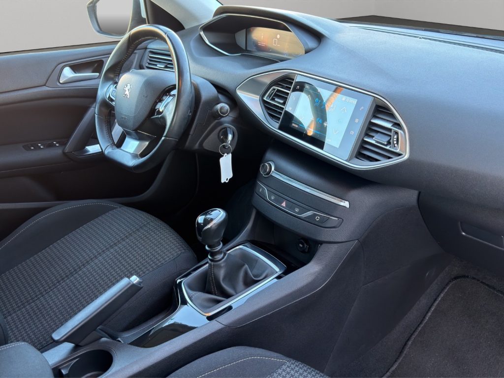 PEUGEOT 308 SW 1.5 130CV - 9