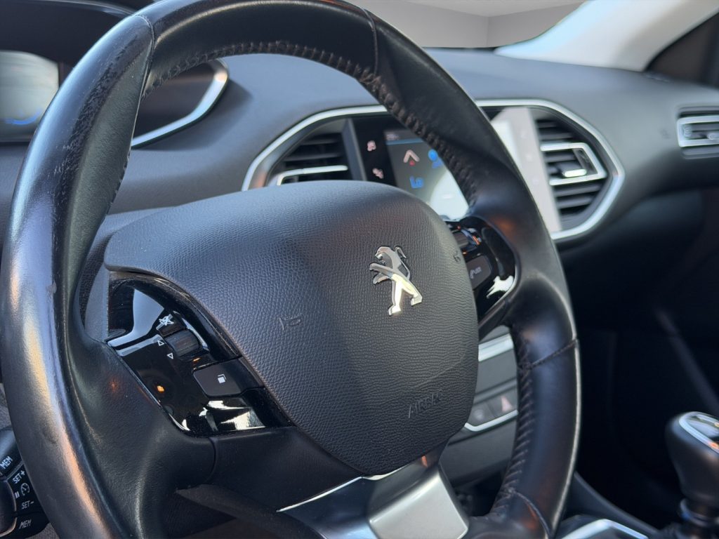 PEUGEOT 308 SW 1.5 130CV - 10