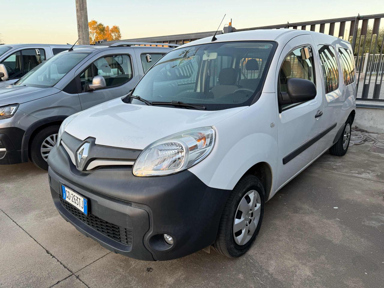 RENAULT Kangoo Blue dCi 95CV Express Maxi Combi Ice - 10