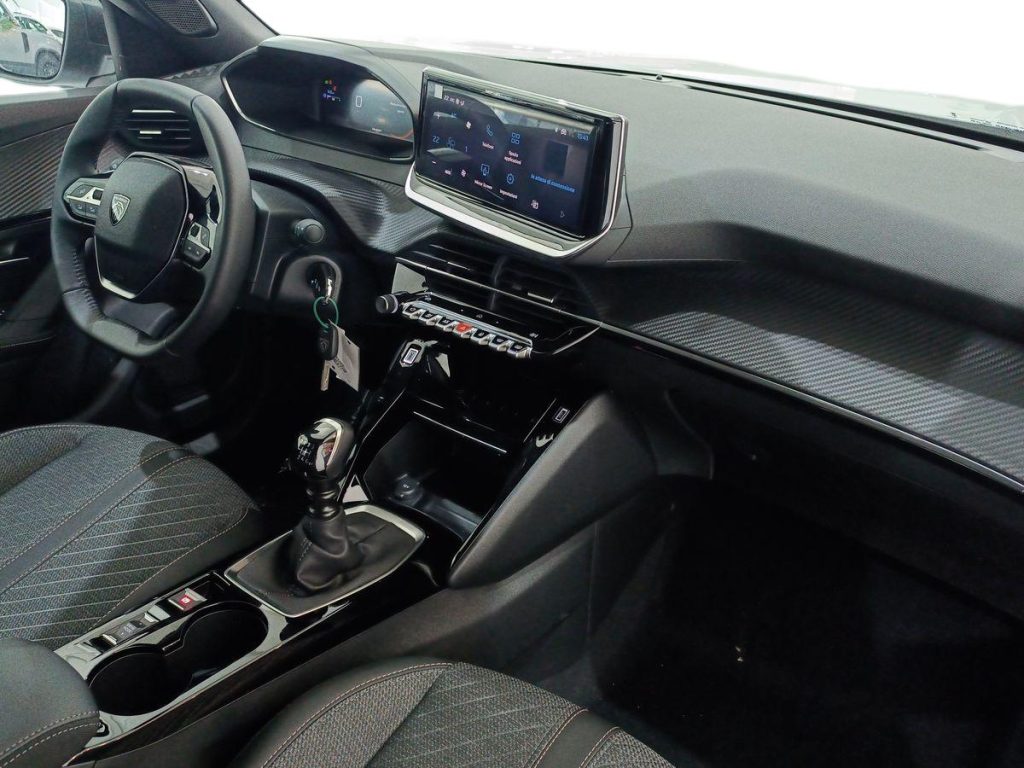 PEUGEOT 2008 1.2 T 100 CV S&S Allure - 9