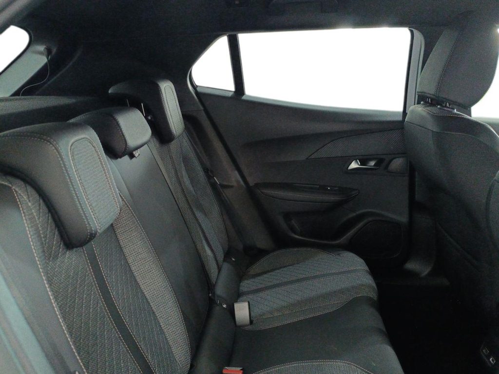 PEUGEOT 2008 1.2 T 100 CV S&S Allure - 11