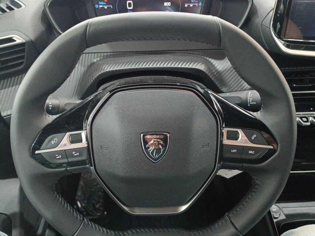 PEUGEOT 2008 1.2 T 100 CV S&S Allure - 16