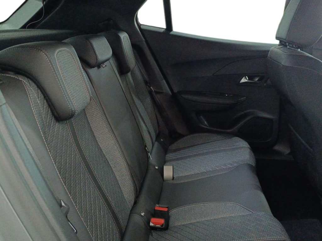 PEUGEOT 2008 1.2 T 100 CV S&S Allure - 11
