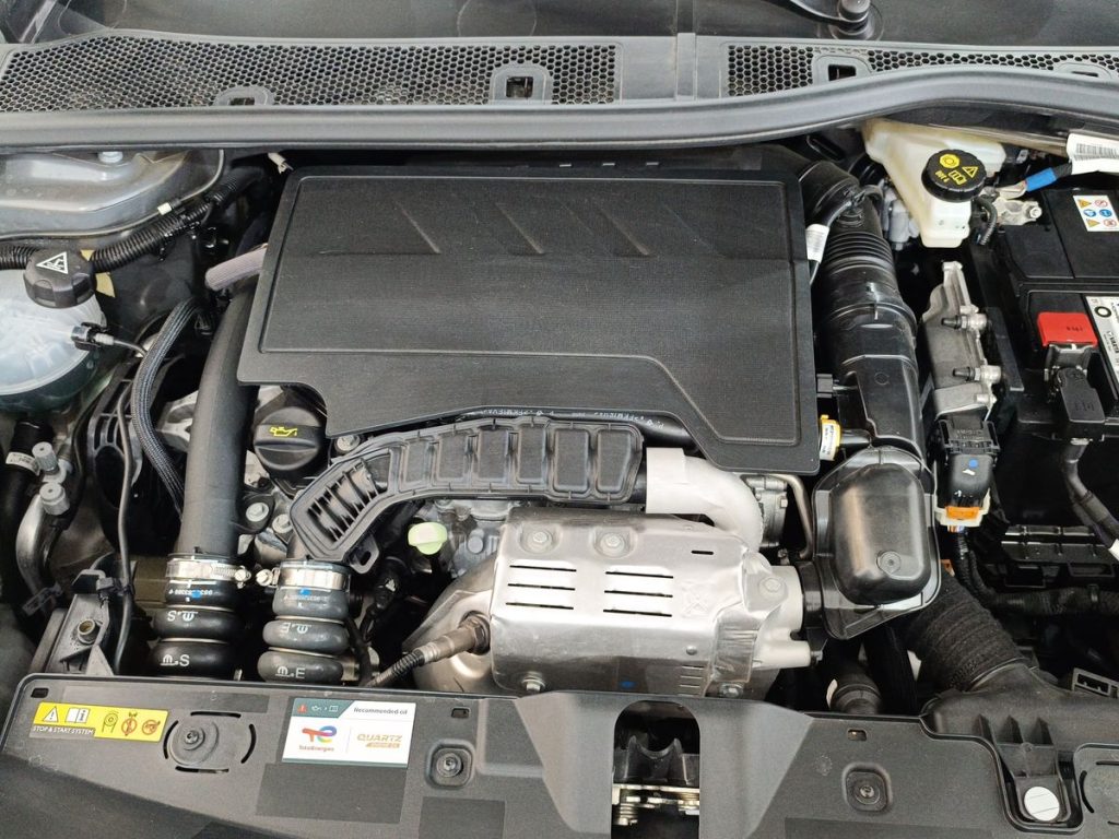 PEUGEOT 2008 1.2 T 100 CV S&S Allure - 22