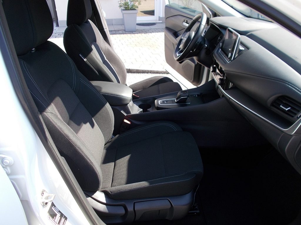 NISSAN Qashqai MHEV 158 CV Xtronic Business - 10