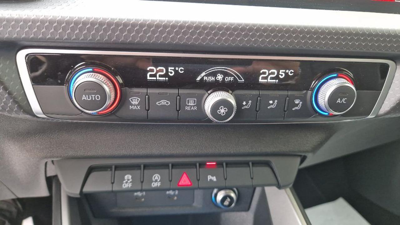 AUDI A1 SPB 30 TFSI S tronic Identity Black - 12