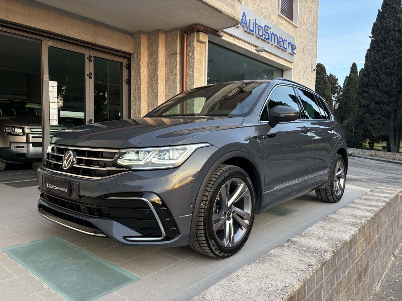VOLKSWAGEN Tiguan 2.0 TDI 150 CV SCR DSG R-Line LUCI AMBIENTE - 1