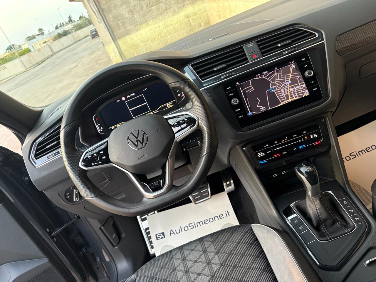VOLKSWAGEN Tiguan 2.0 TDI 150 CV SCR DSG R-Line LUCI AMBIENTE - 40