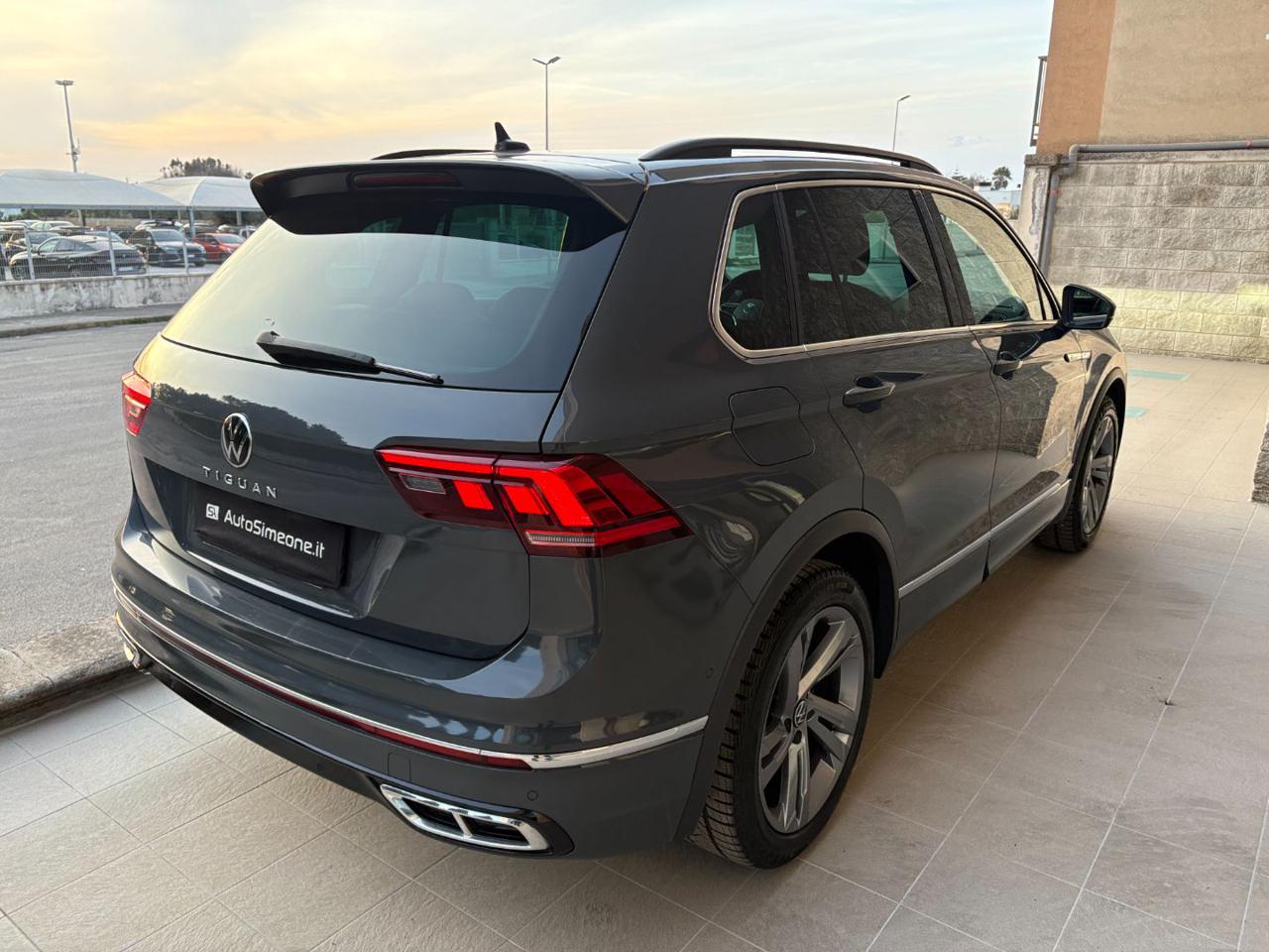 VOLKSWAGEN Tiguan 2.0 TDI 150 CV SCR DSG R-Line LUCI AMBIENTE - 5