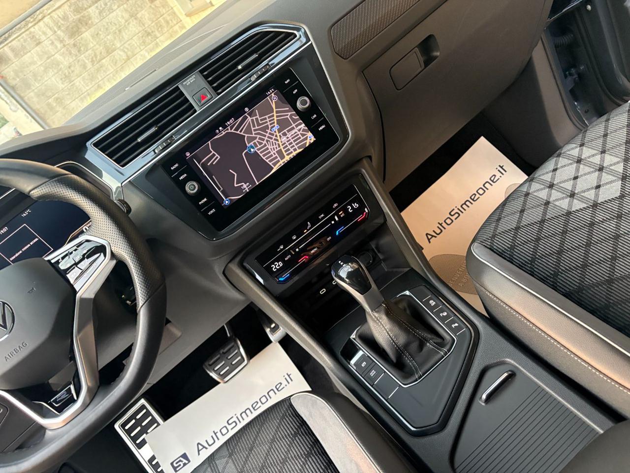 VOLKSWAGEN Tiguan 2.0 TDI 150 CV SCR DSG R-Line LUCI AMBIENTE - 25