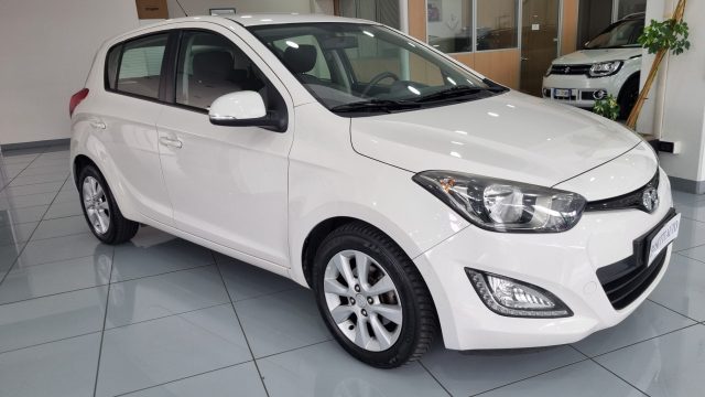 HYUNDAI i20 Bianco pastello