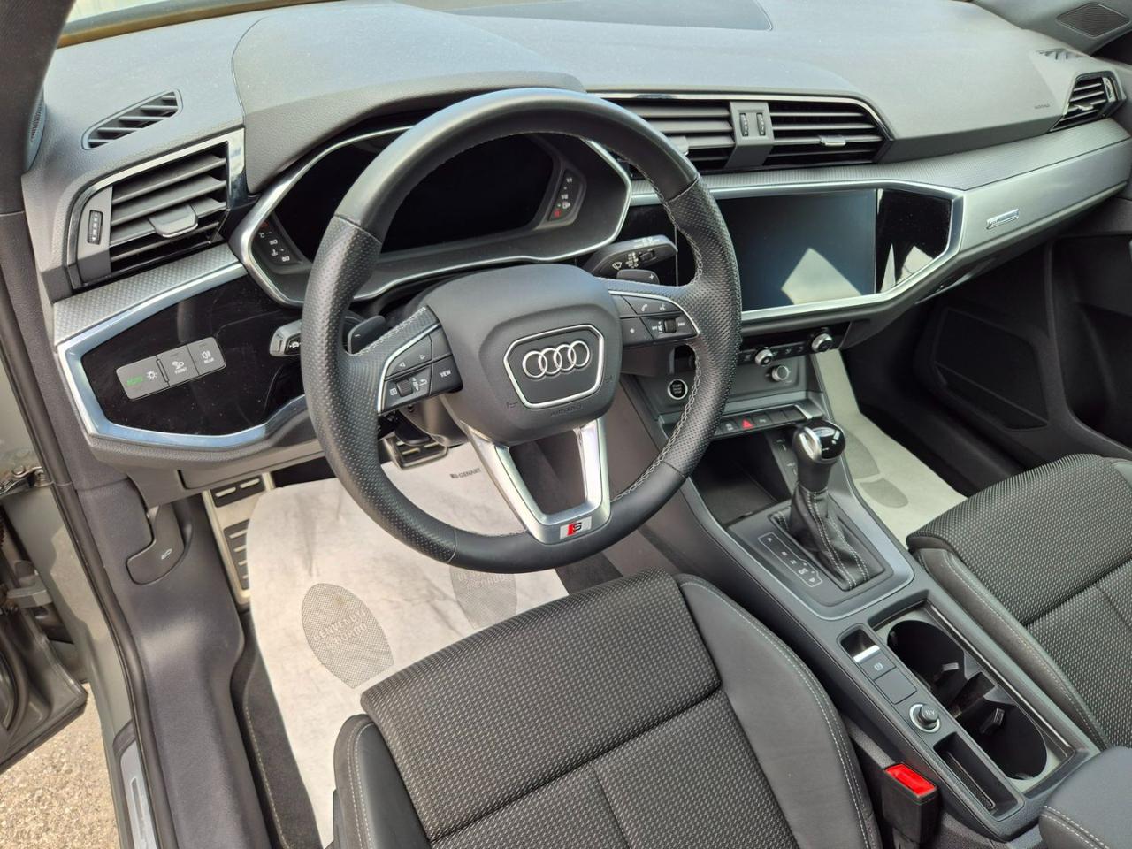 AUDI Q3 35 TDI S tronic S line edition - 11